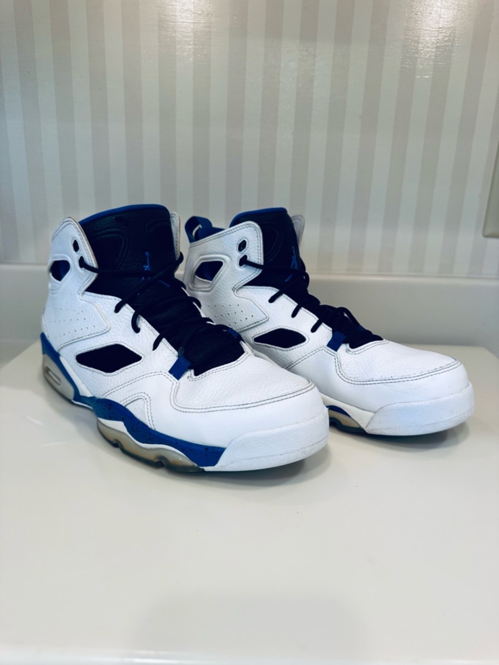 the Air Jordan Flight Club 91 “White Hyper Royal" - Picture 4 of 16